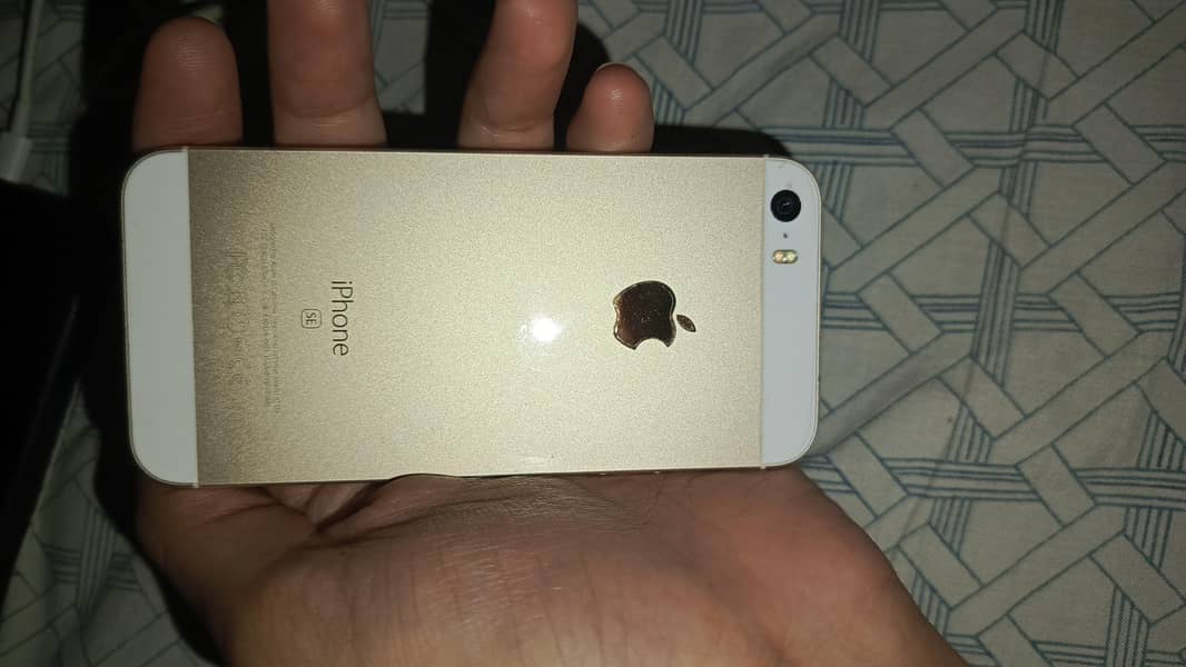 Apple iPhone SE 2016 6