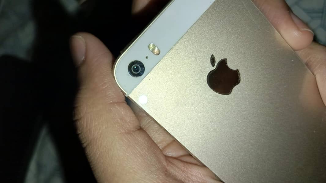 Apple iPhone SE 2016 7