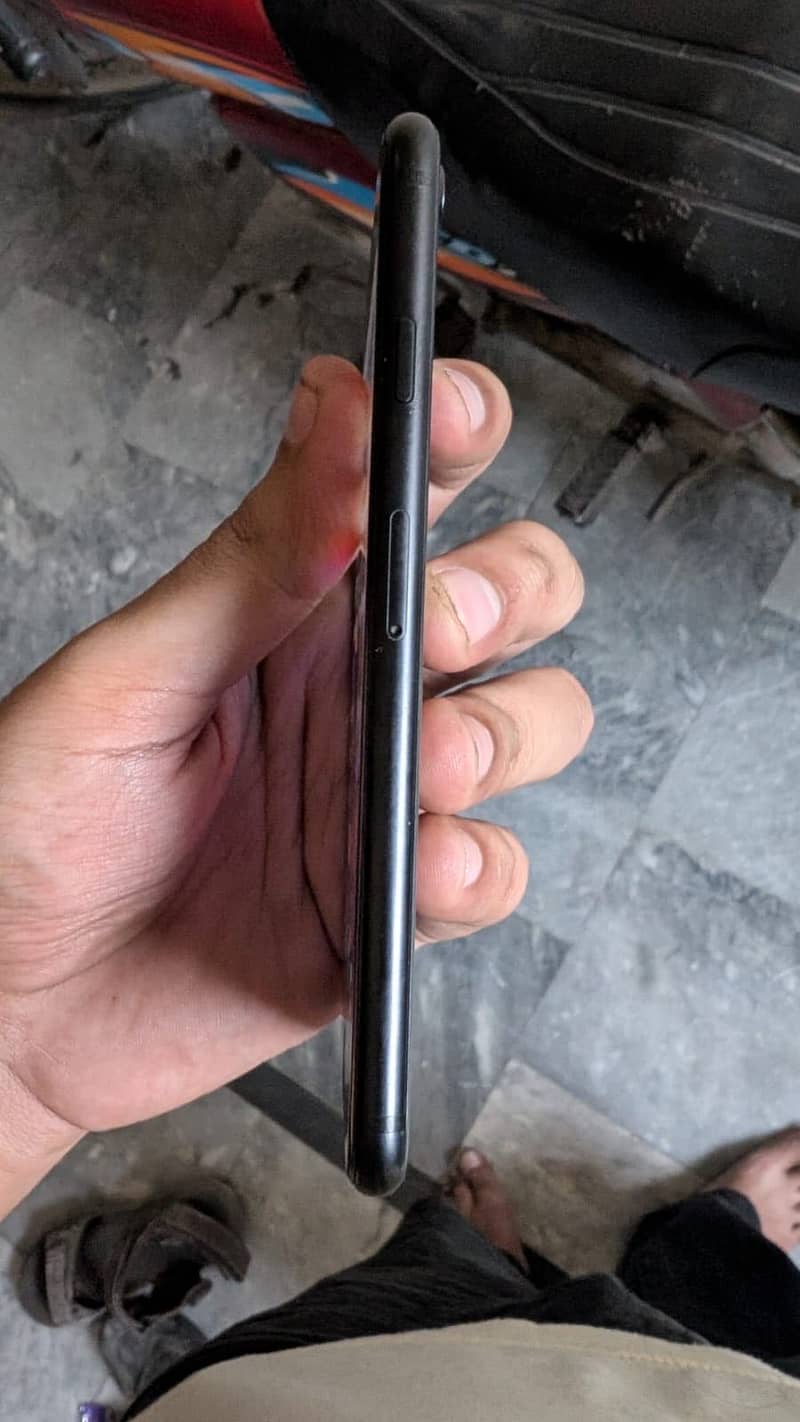 Apple iPhone SE 2020 4