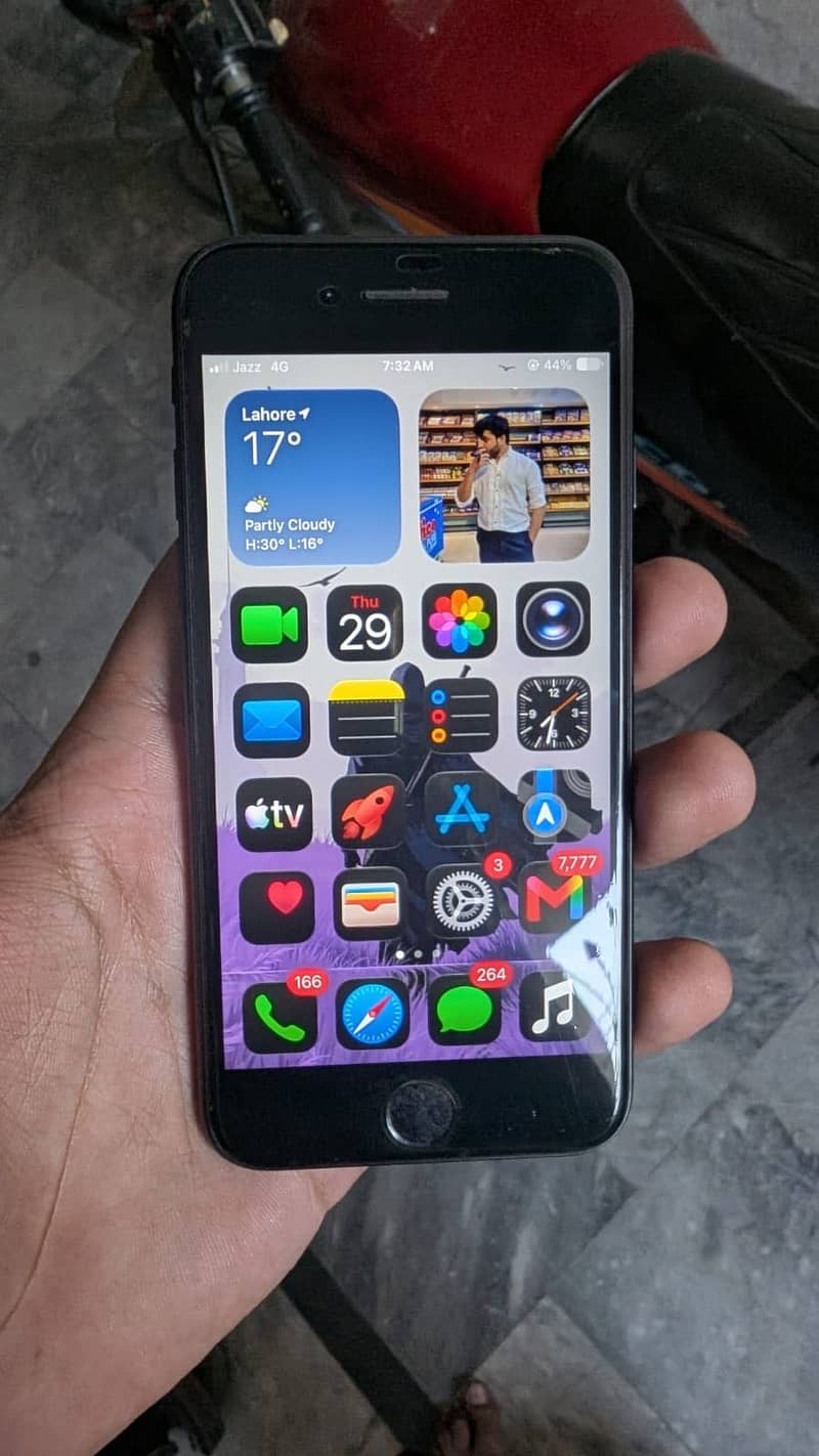 Apple iPhone SE 2020 6