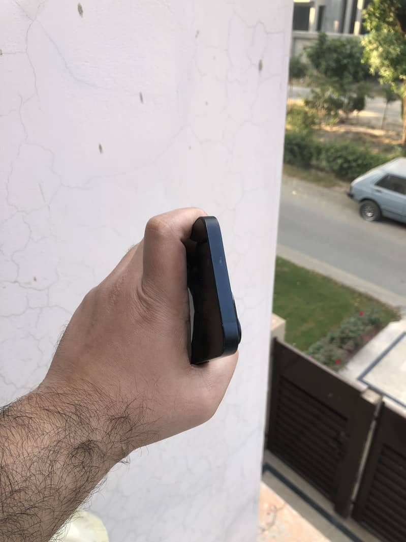 Apple iPhone 14 4