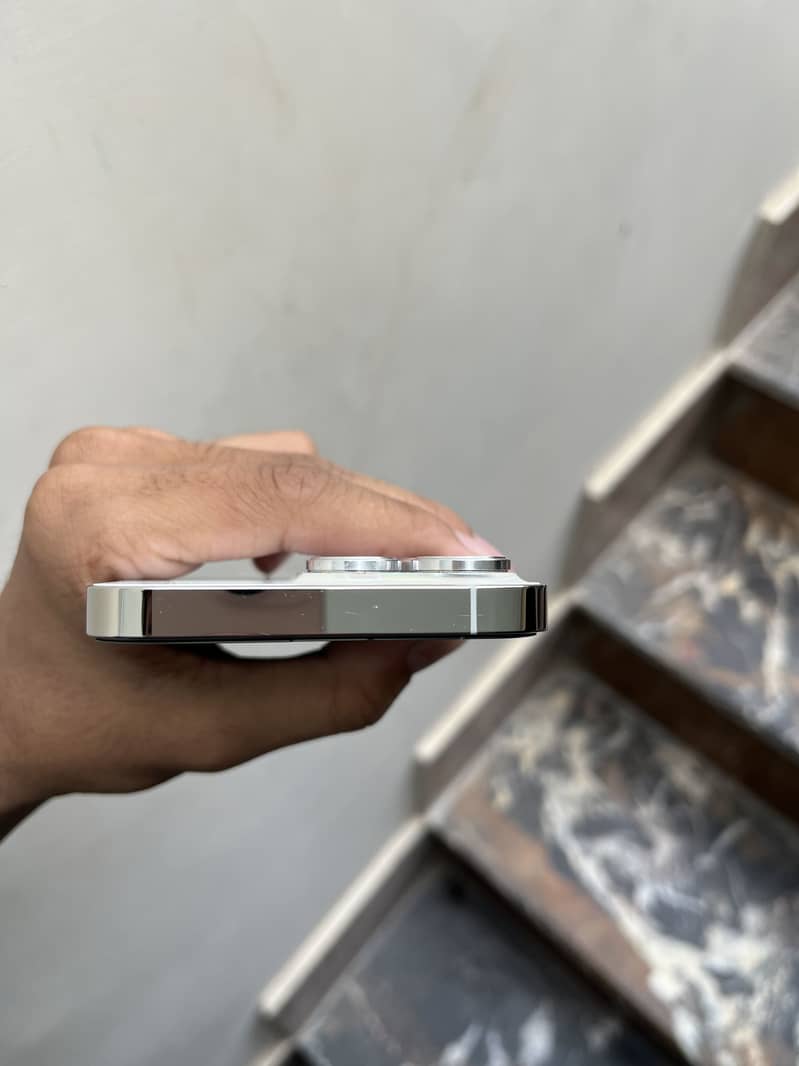 Apple iPhone 13 Pro 3