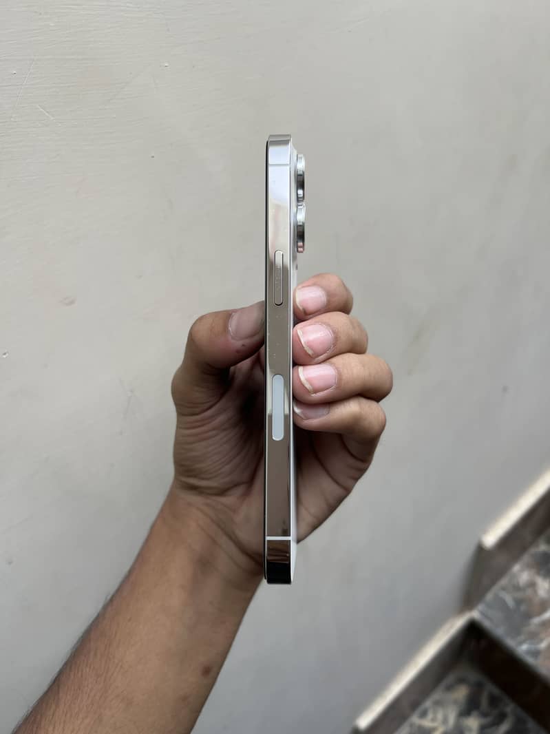 Apple iPhone 13 Pro 4