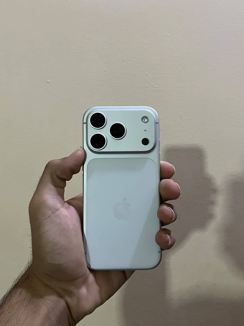 Apple iPhone 17 Pro 3