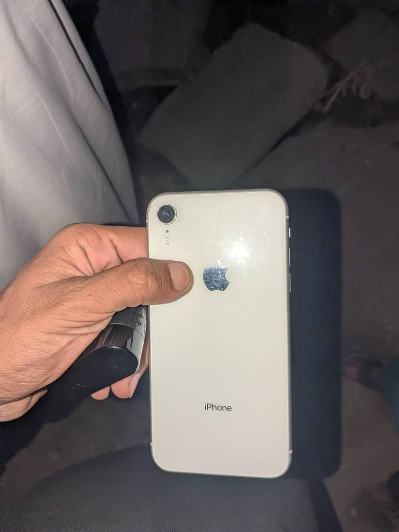 Apple iPhone XR 1