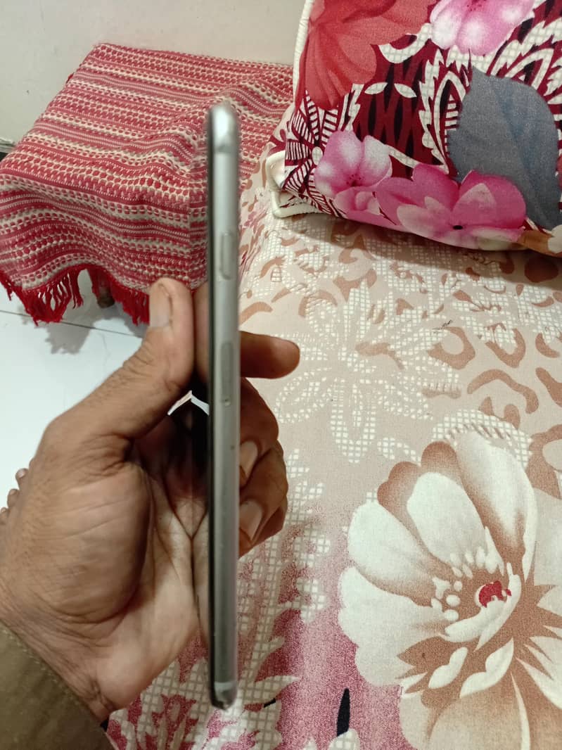 Apple iPhone 6 Plus 7