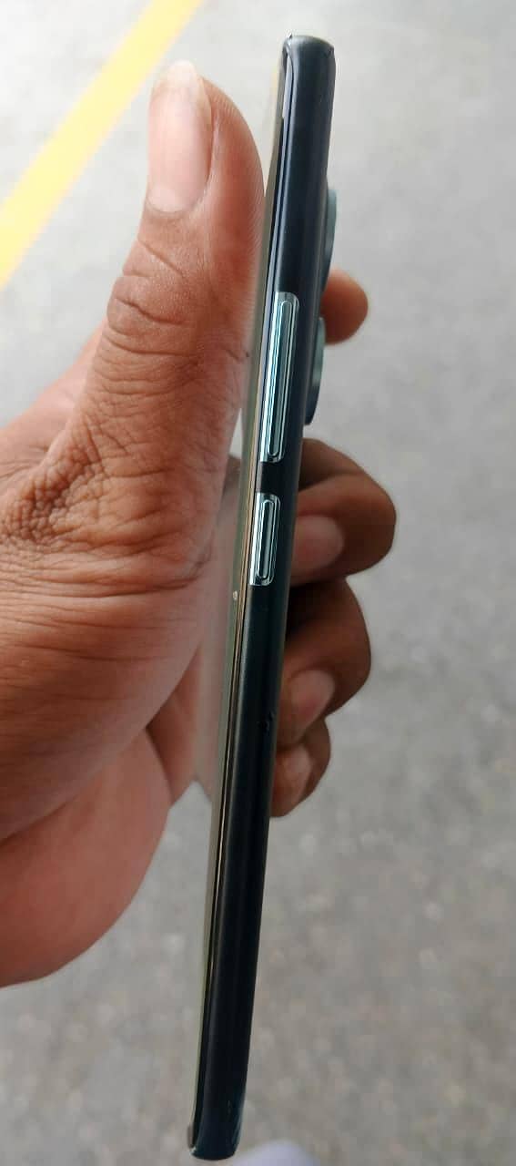 Xiaomi Redmi Note 14 Pro 1