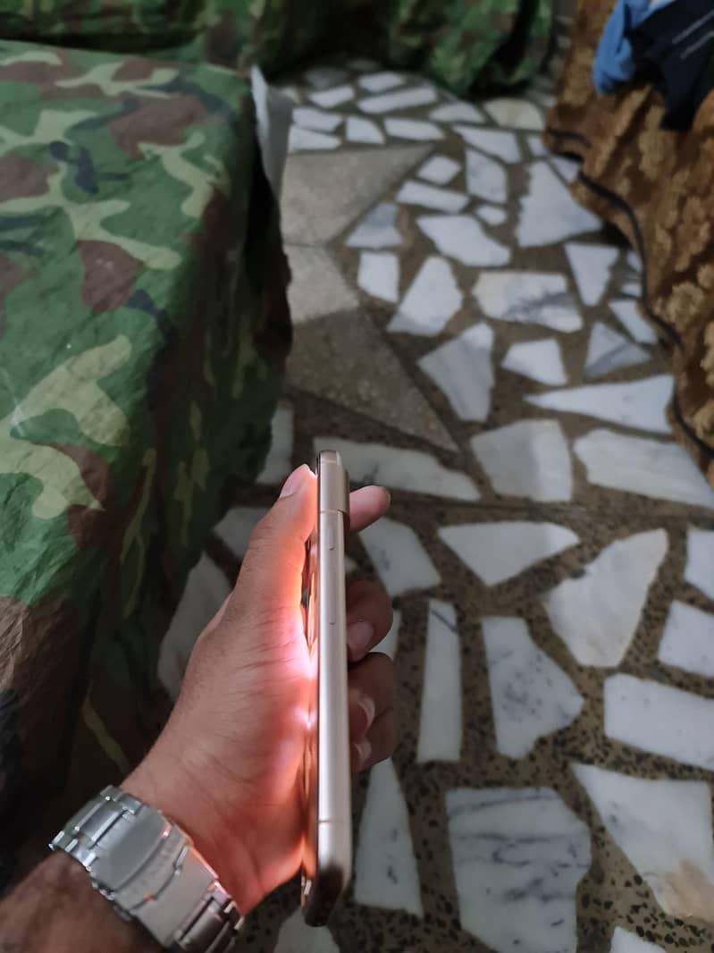Google Pixel 8 4