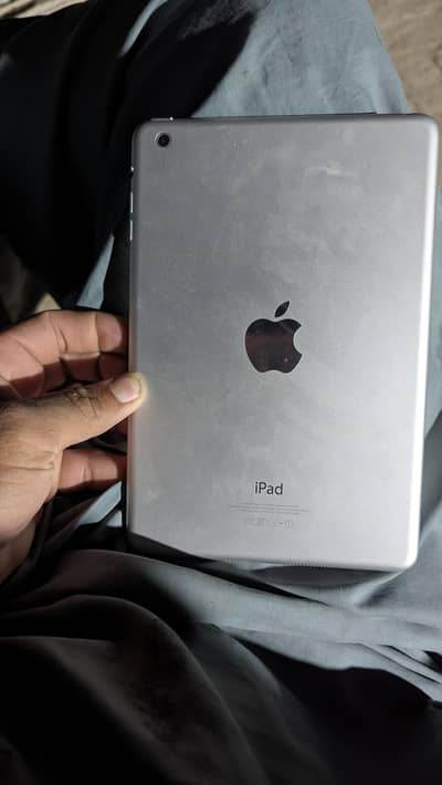 ipad mini 2 h 10by10 h koi fault ni h abi tk zero meter pra HOA h