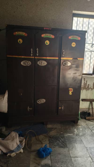 Iron almari for sell big size almari ha