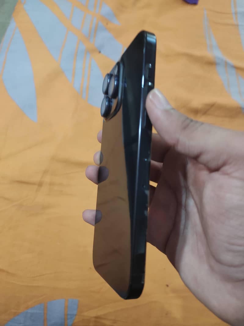 Apple iPhone 15 Pro Max 1