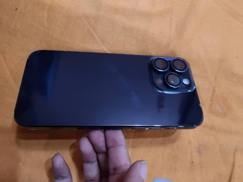 Apple iPhone 15 Pro Max 4