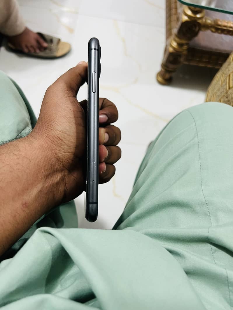 Apple iPhone 11 7