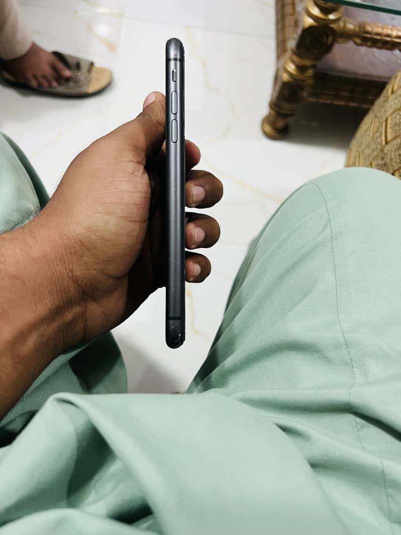 Apple iPhone 11 8