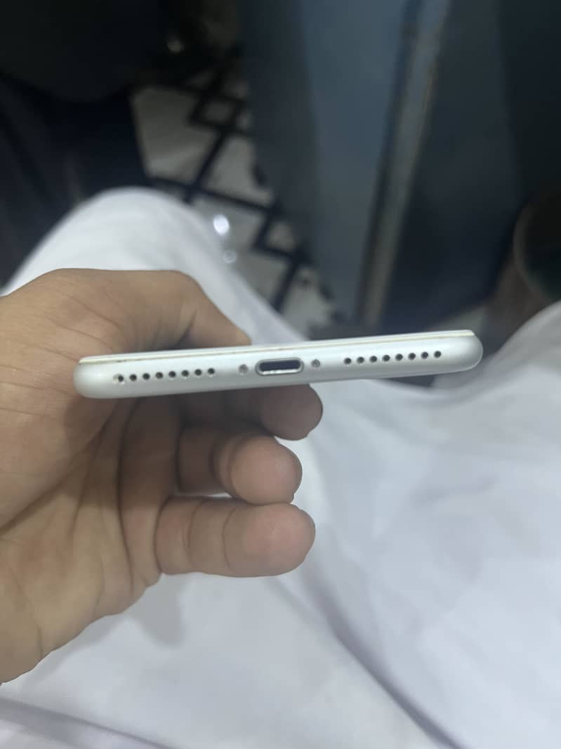 Apple iPhone 7 Plus 5