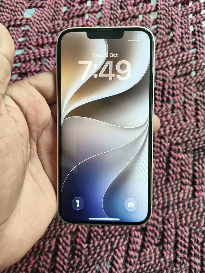 Apple iPhone 13 4