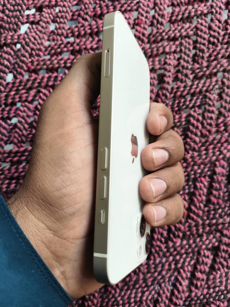 Apple iPhone 13 5