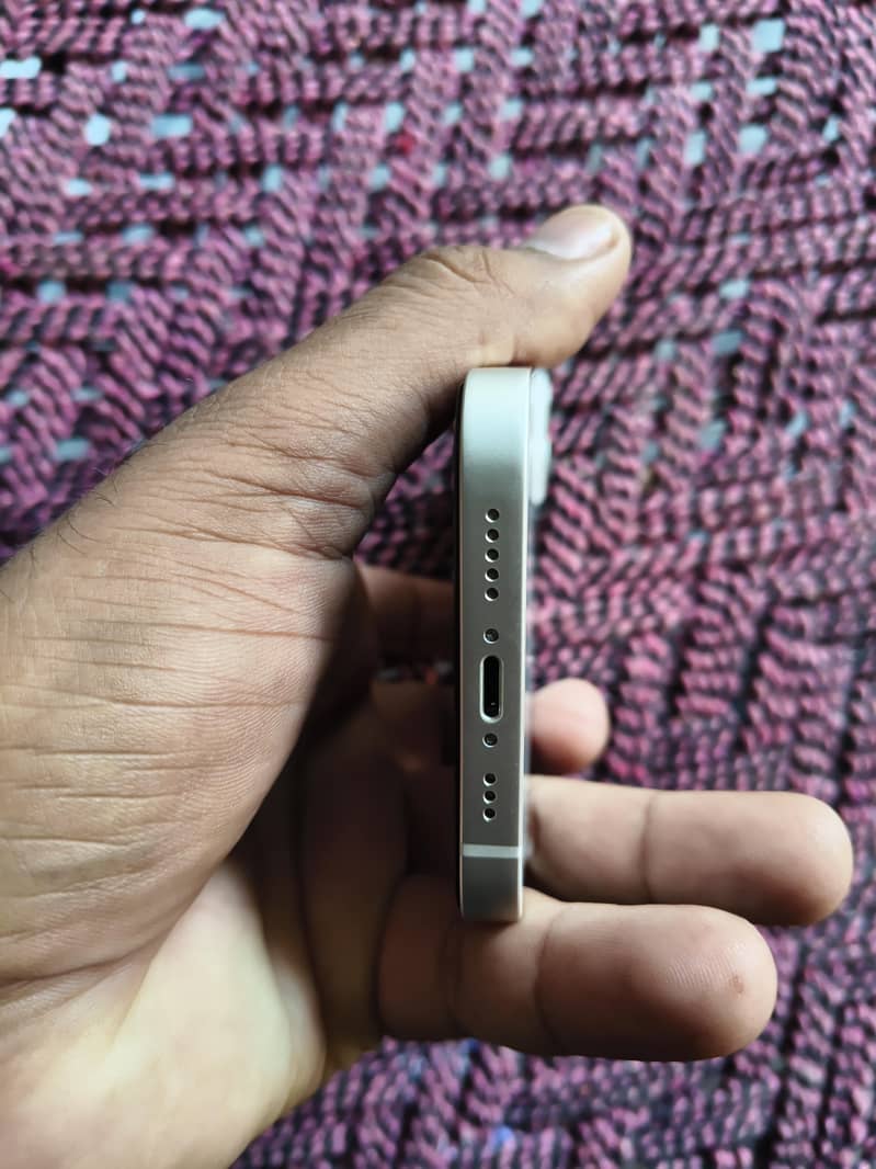 Apple iPhone 13 8