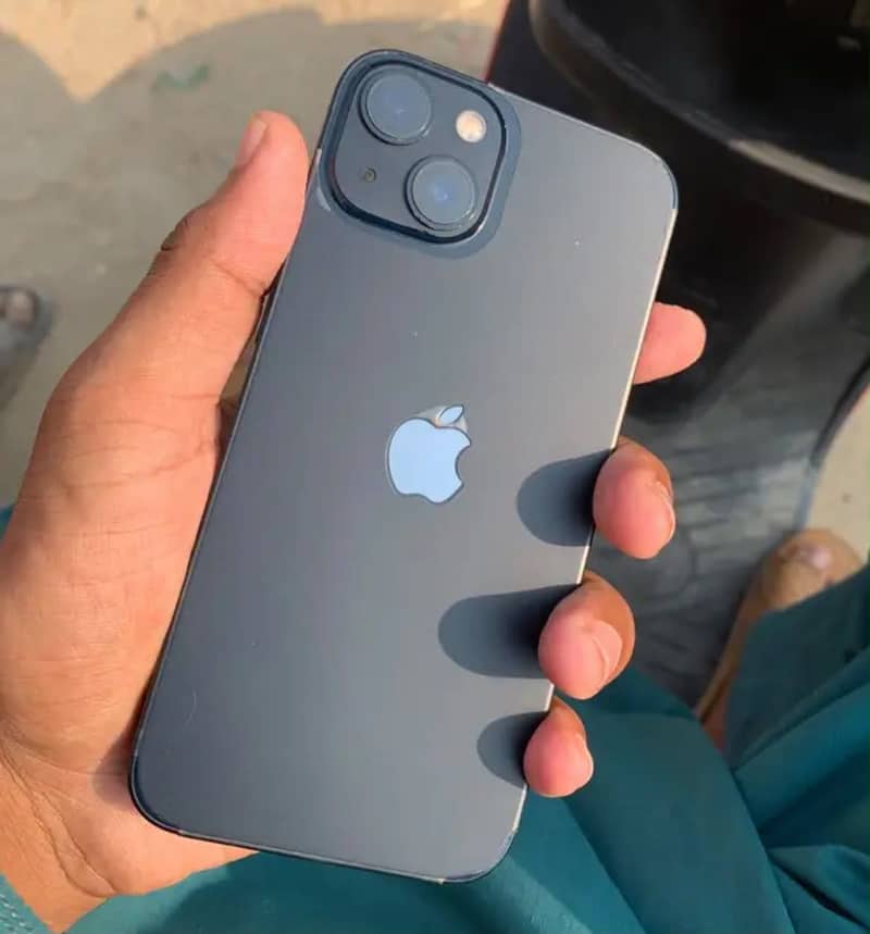 iPhone 13 0