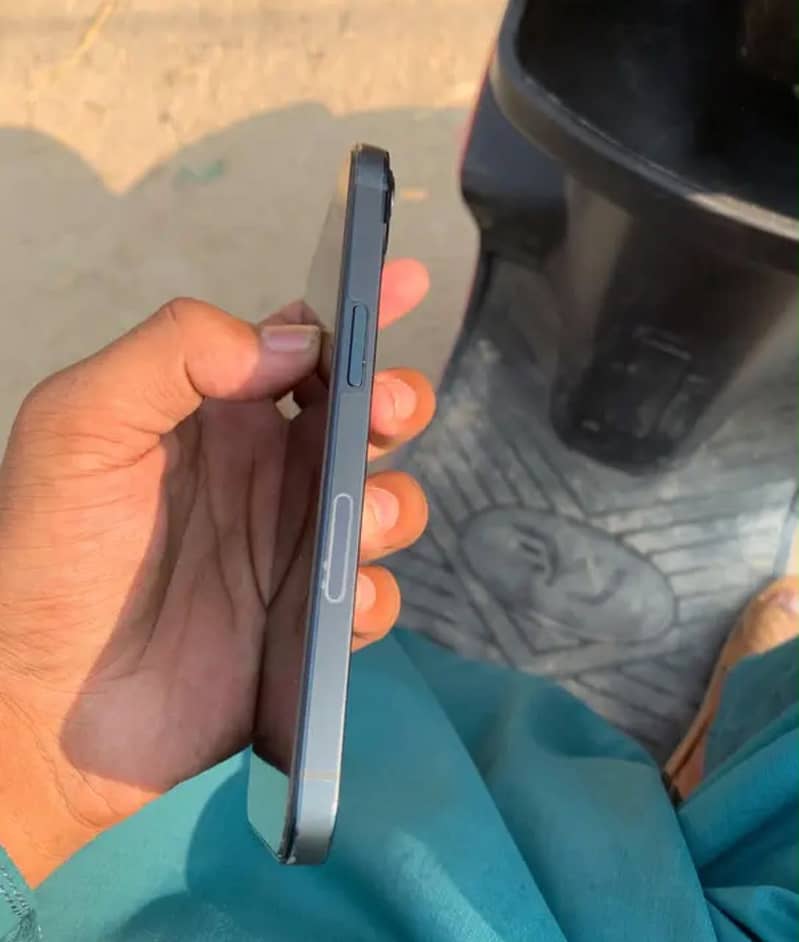 iPhone 13 1