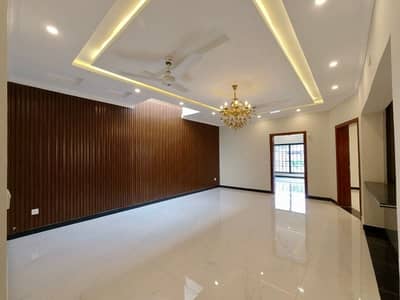Reasonable Price 1 Kanal Triple Storey House For Rent ( Gas & Water Boring Available) 6 Car's Parking space Available BEST Location This House