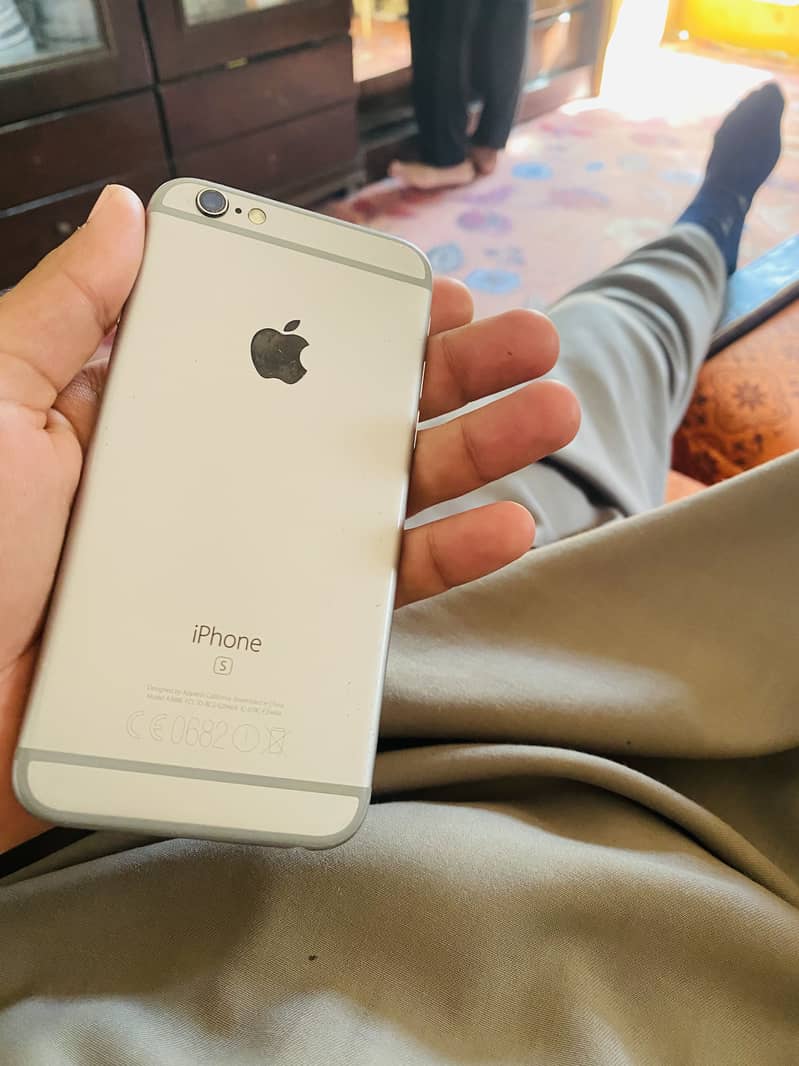 Apple iPhone 6S 3