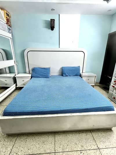 Luxurious Bedroom Set Pearl white
