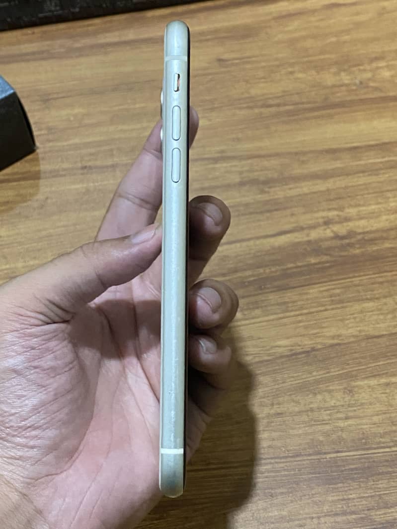 Apple iPhone 11 3