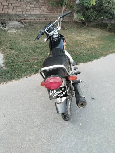 Honda 125 black color