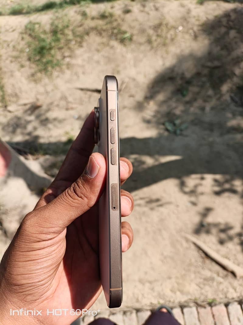 Apple iPhone 16 Pro Max 1