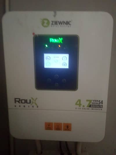 ZIEWNIC RouX 4.7KW Hybrid Solar Inverter – 10/10 Condition