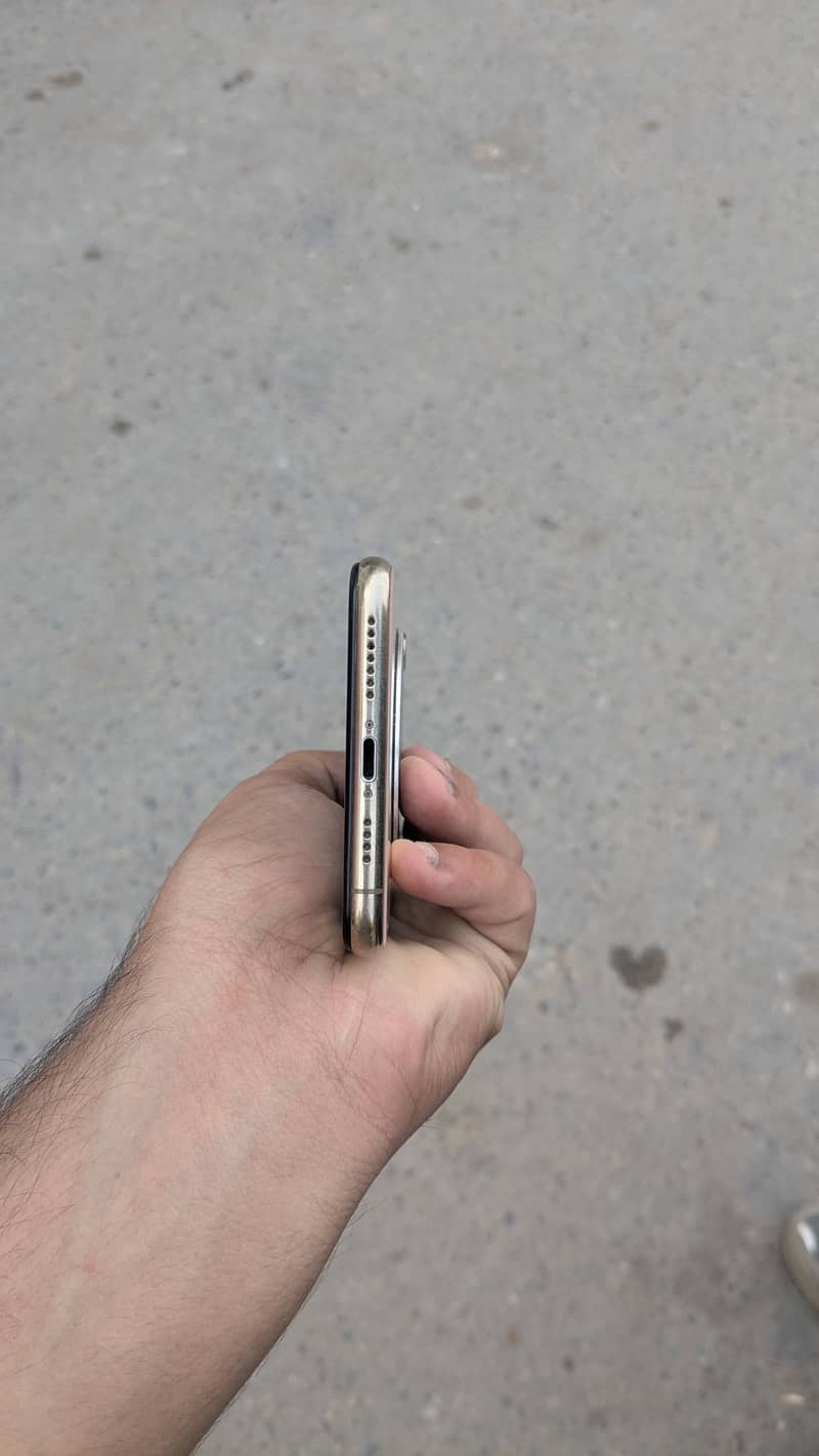 Apple iPhone XS Max 1