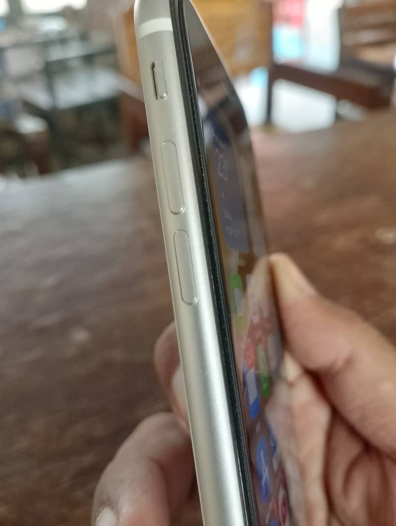 Apple iPhone SE 6