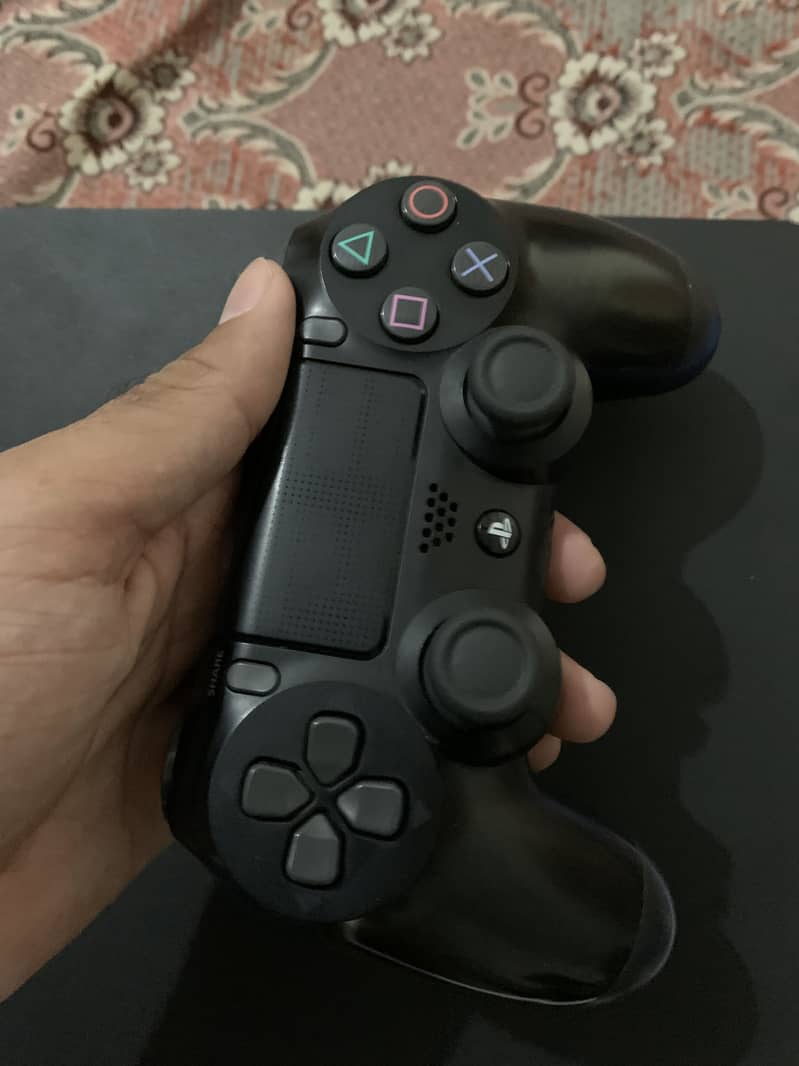 PS4 slim 1
