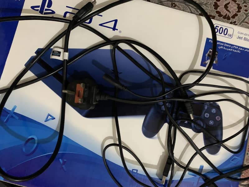 PS4 slim 4