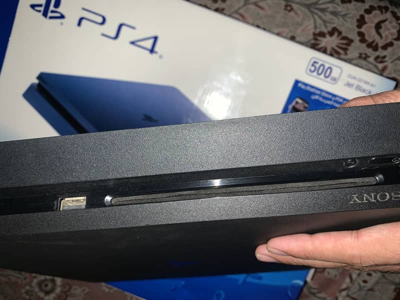 PS4 slim 7