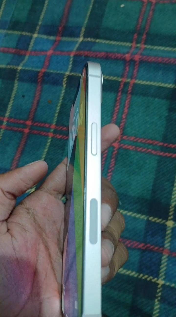 Apple iPhone 13 3