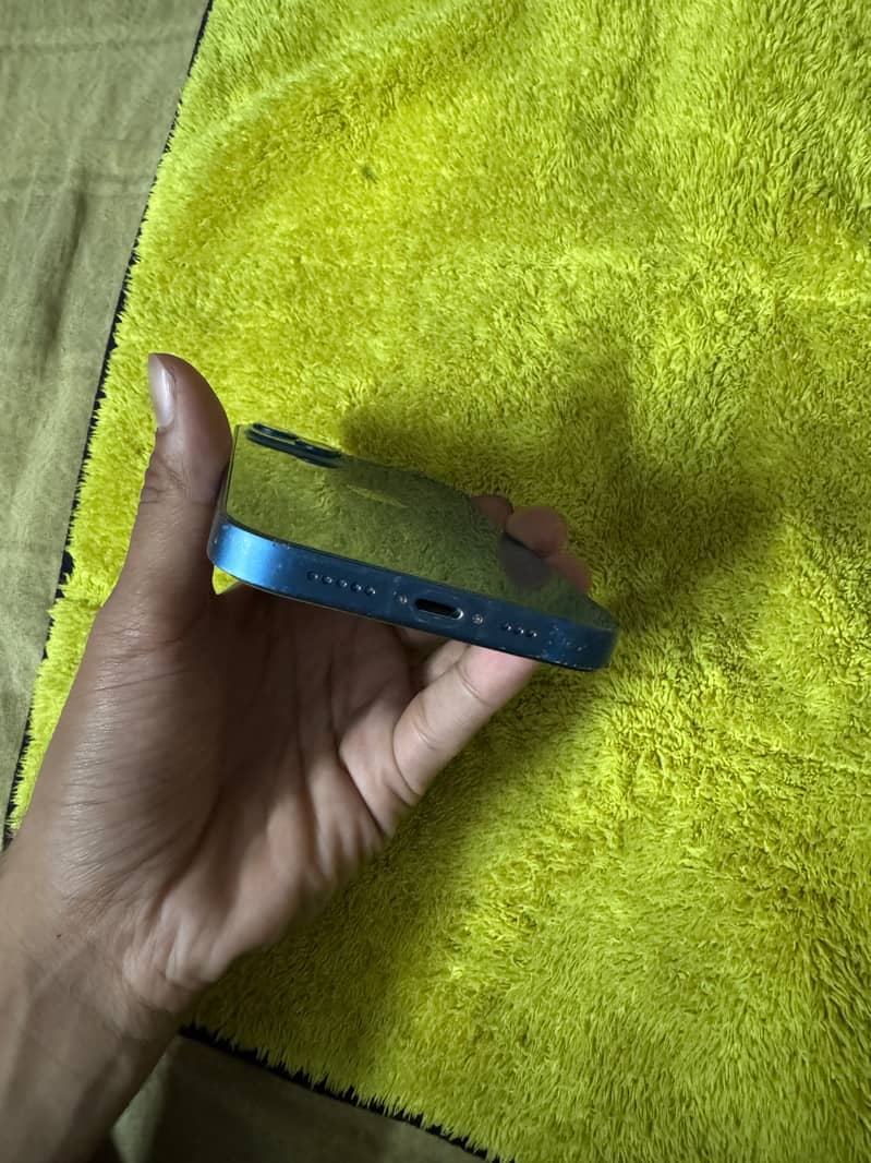 Apple iPhone 13 4