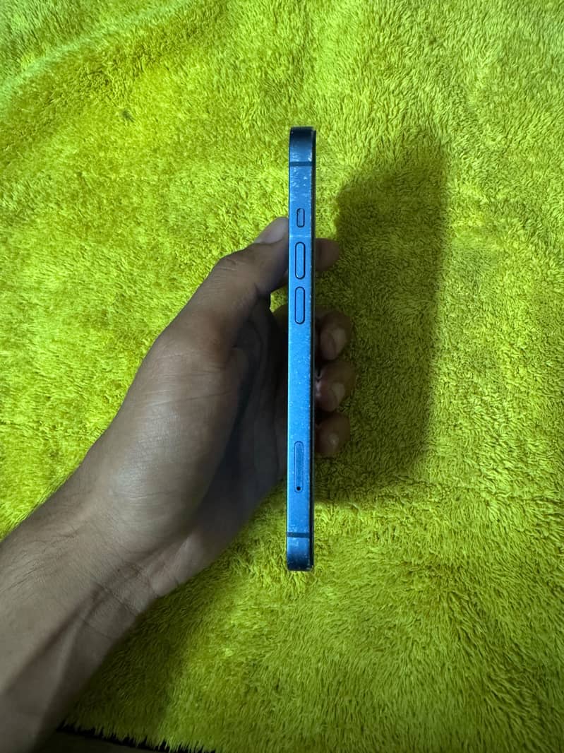Apple iPhone 13 2