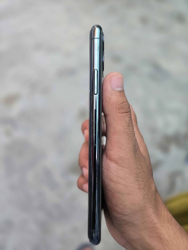 Apple iPhone 11 Pro Max 2