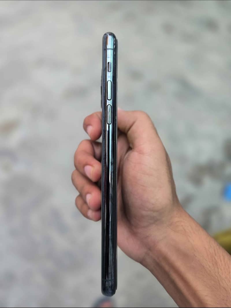 Apple iPhone 11 Pro Max 3