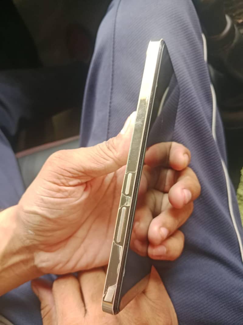 Realme 12 Plus 5G 4