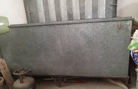 Paiti Kapro wali with Stand Fresh Condition