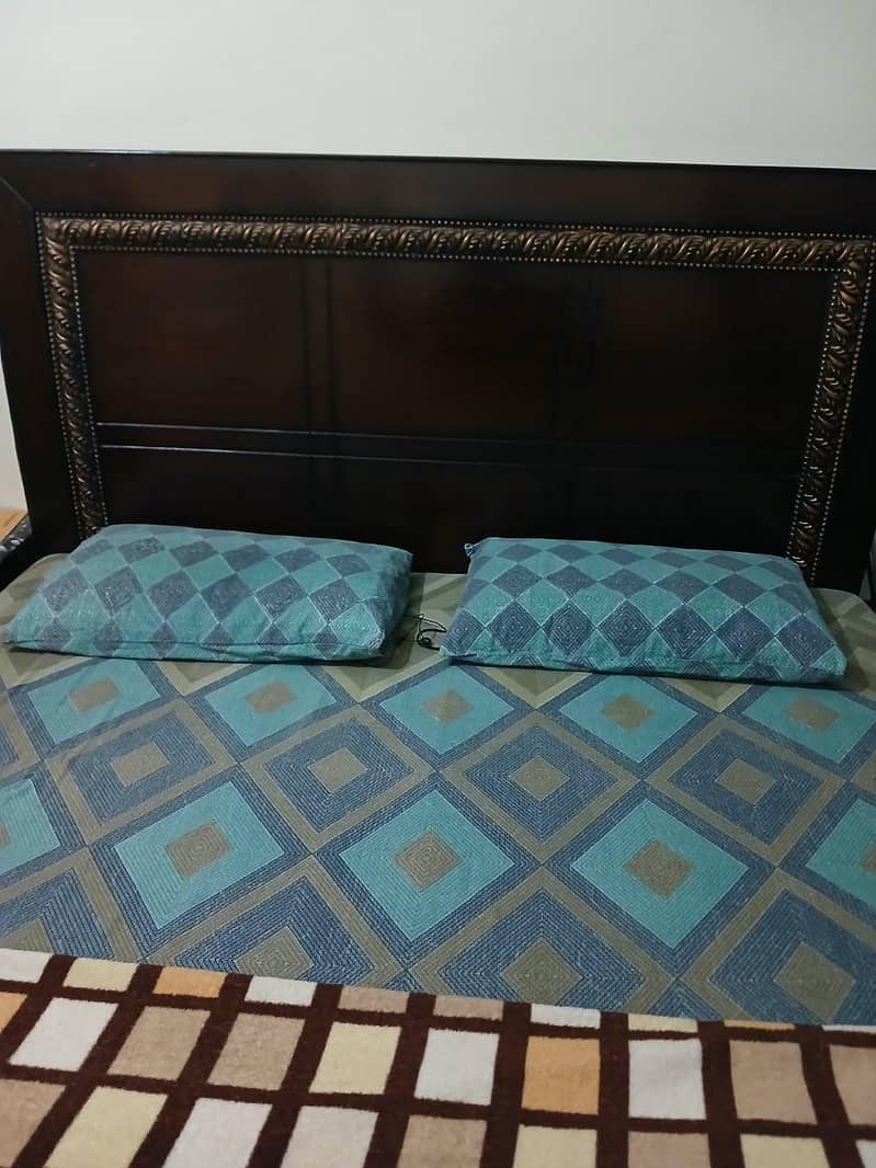 King size double bed with metress 2