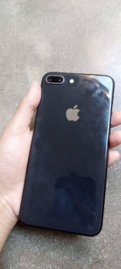 Apple iPhone 8 Plus 1