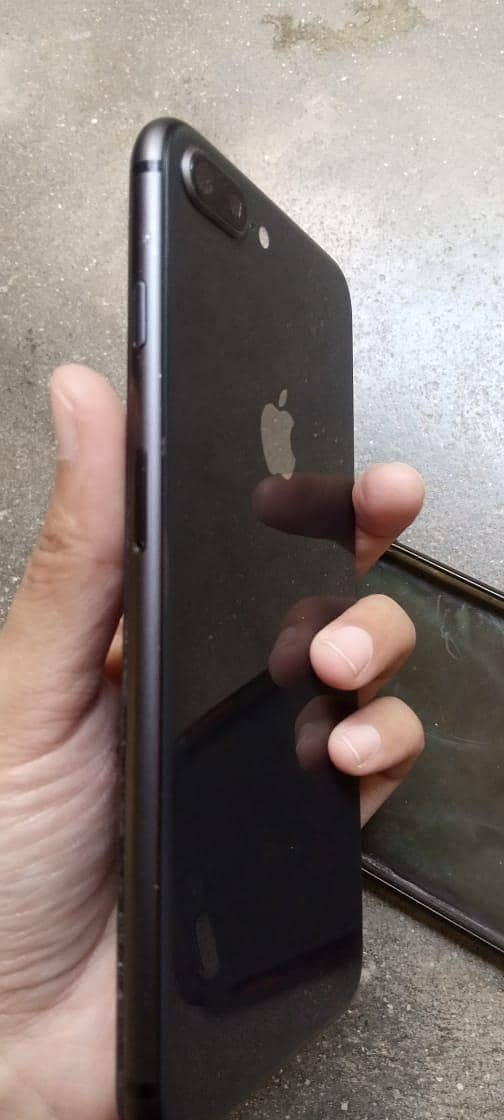 Apple iPhone 8 Plus 2