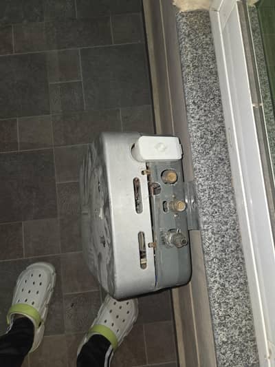 Gas heater instant for sale only 5000
