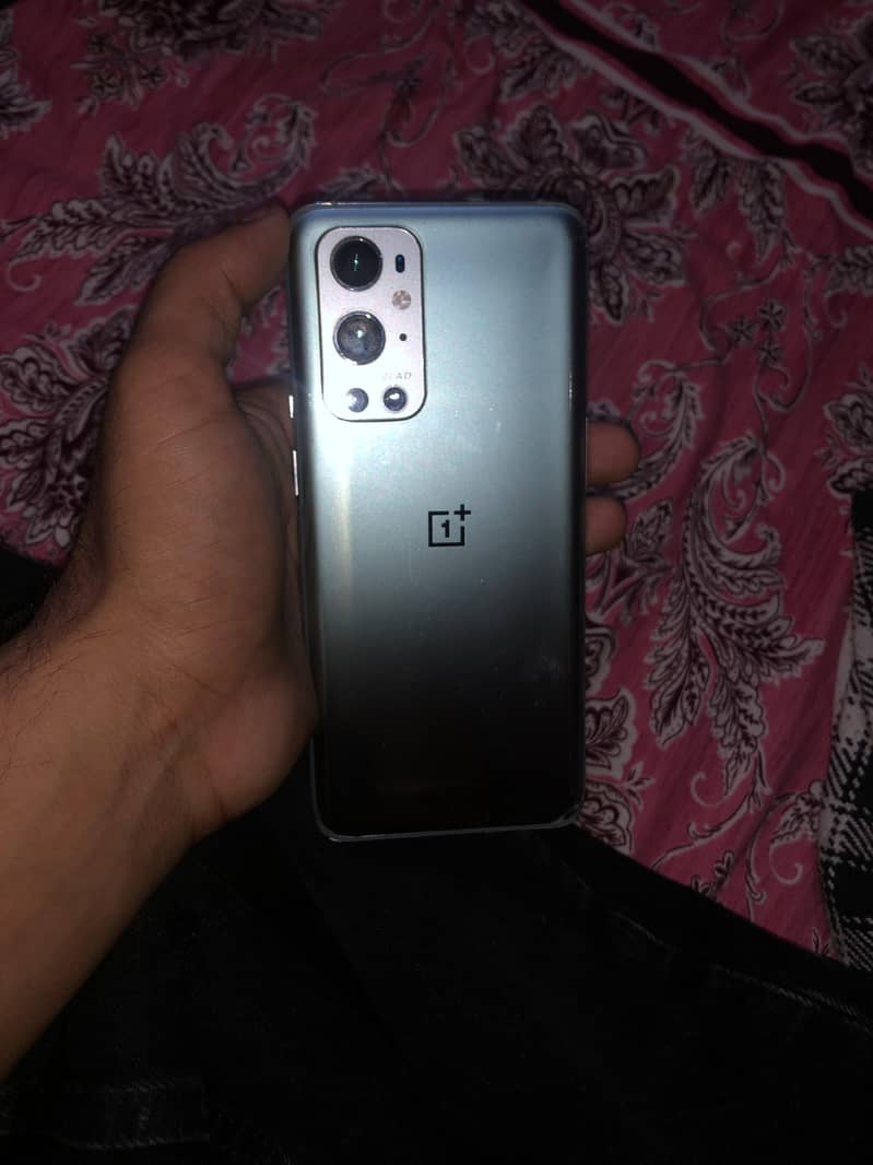 One Plus 9 Pro only 8 lines 1
