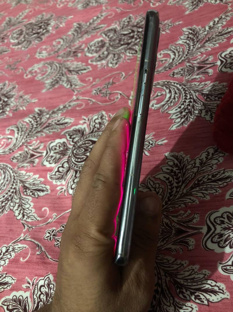 One Plus 9 Pro only 8 lines 6