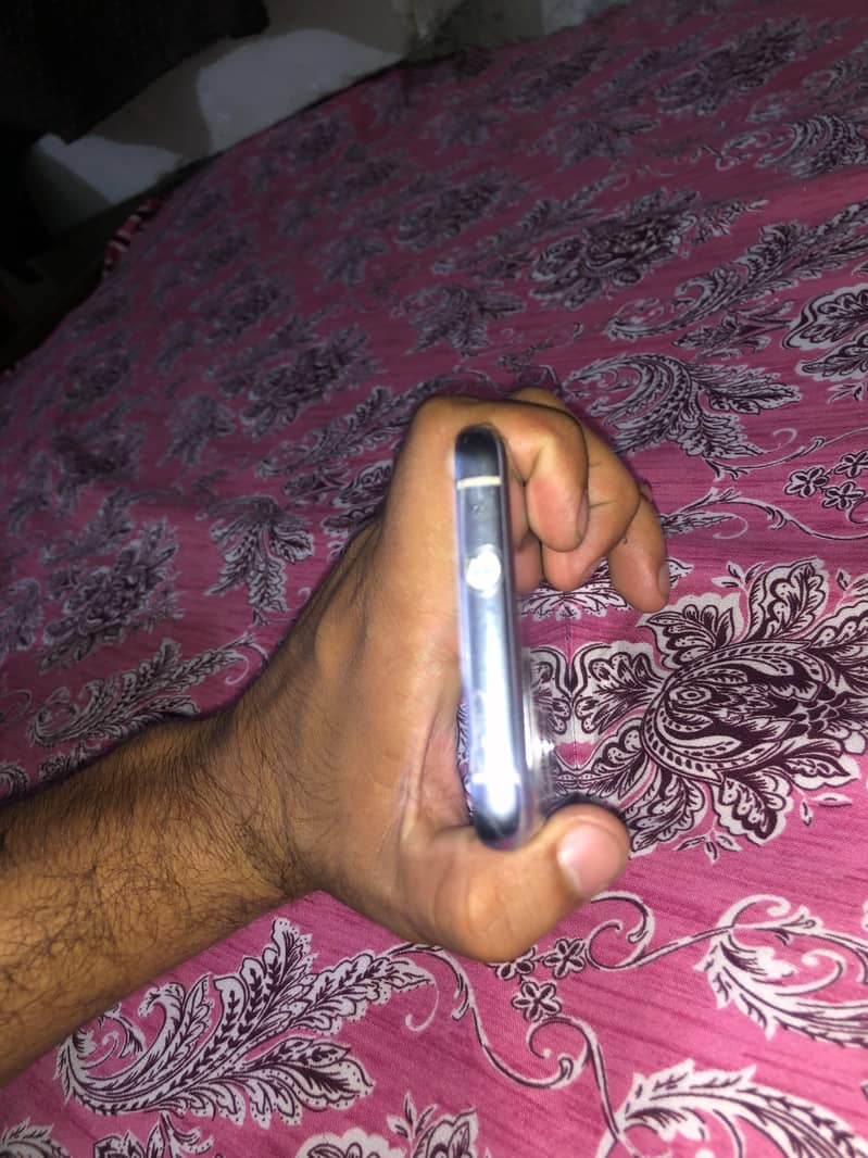 One Plus 9 Pro only 8 lines 8